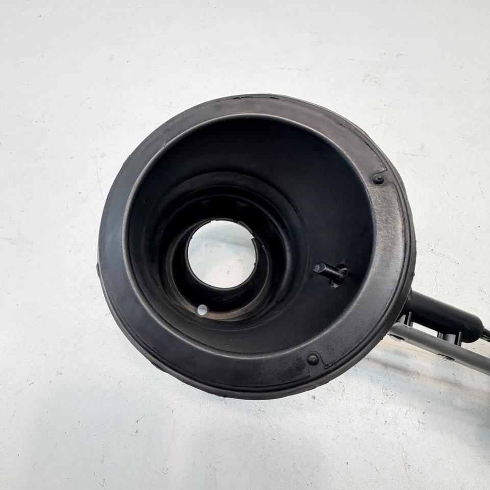 OEM 2016-2022 HONDA PILOTO TANQUE DE COMBUSTIBLE LLENADO BOLSILLO CARCASA ADAPTADOR SELLO Foto 3 de 4