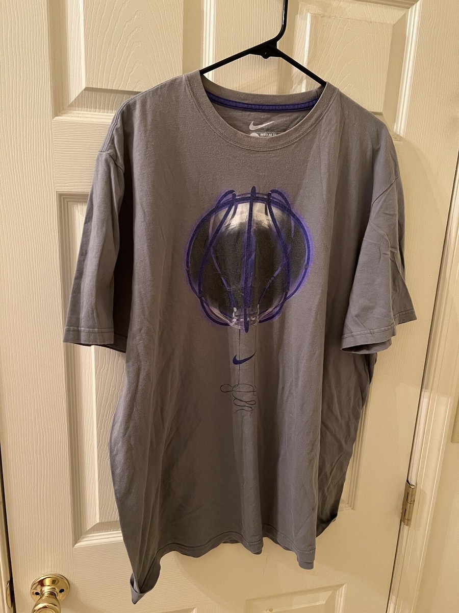 purple and gray nike shirt