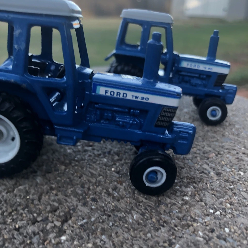ERTL Blue Ford TW-20 Vintage 1:64 Scale Diecast Tractor Lot Of 2 - Image 4 of 4