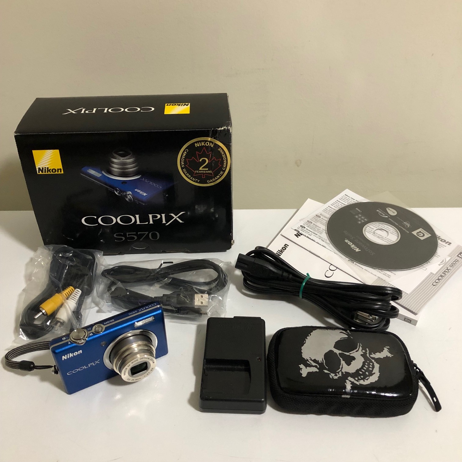 Nikon COOLPIX S570 12.0MP Blue Digital Camera - 4GB SD Card