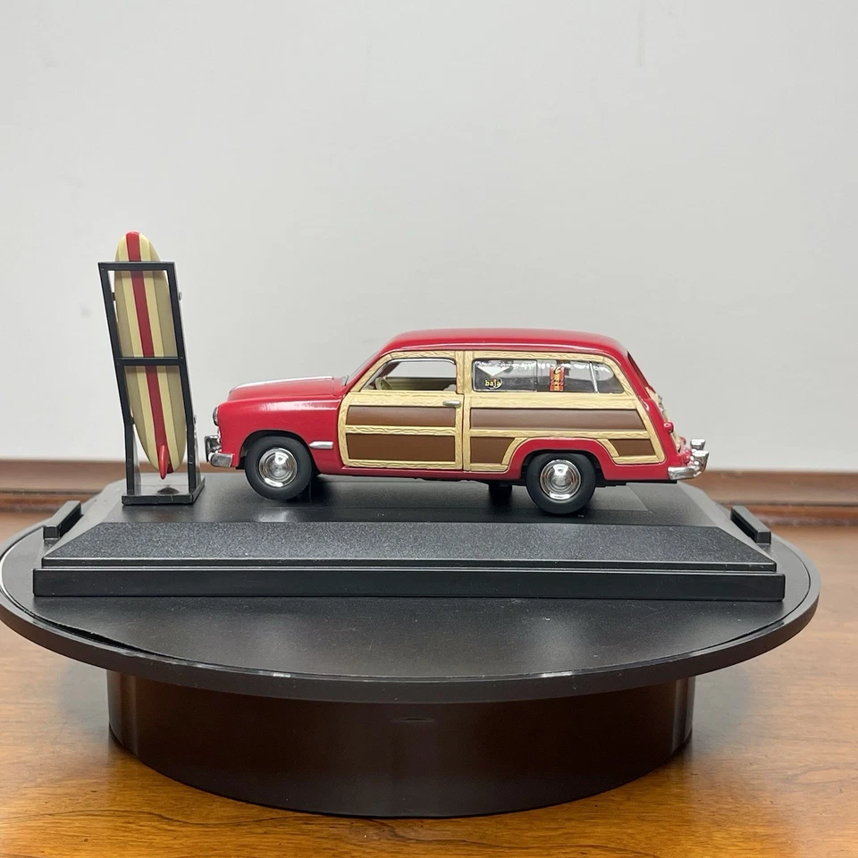 Tabla de surf Ford Woody 1949 Road Champs 1949 rojo juguete fundido a presión vintage 1999 🏄🚗 Foto 2 de 4
