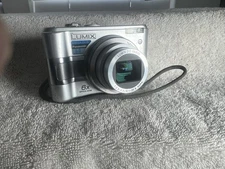 Panasonic LUMIX DMC-LZ3 5.0MP Digital Camera - Silver with new AA batteries