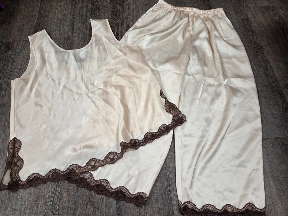 Conjunto de Pijama Secret Treasures Vintage Anos 2000 Champanhe Marrom Renda Cetim Médio - Imagem 3 de 4