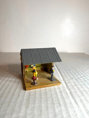 Unknown  Tamaqua Junction Trackside Station w/5 Figures  H.O. 1:87