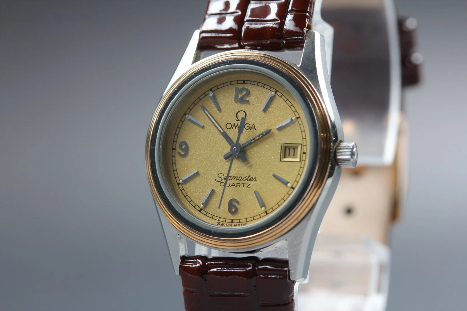 Omega — Vintage 1982 OMEGA Seamaster Cal.1380 Ref.596.0035 Gold Dial Quartz Womens Watch