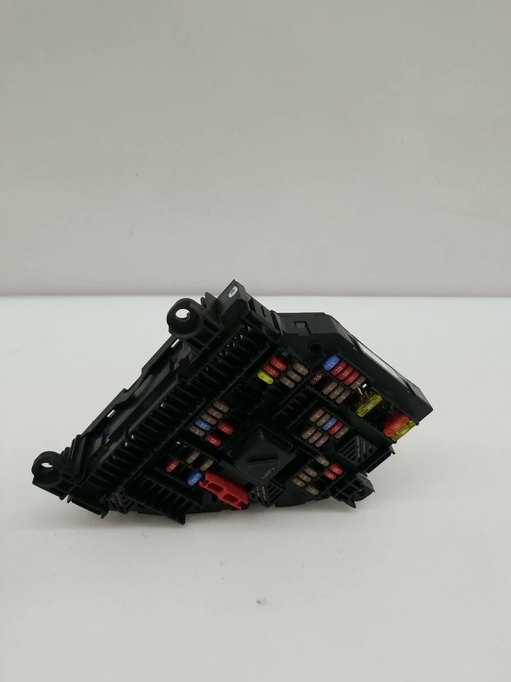 CAJA RELÉ DE CONEXIONES FUSIBLES MALETERO TRASERO BMW F10 F11 F12 F01 F02 5 6 7 9252812 Foto 4 de 4