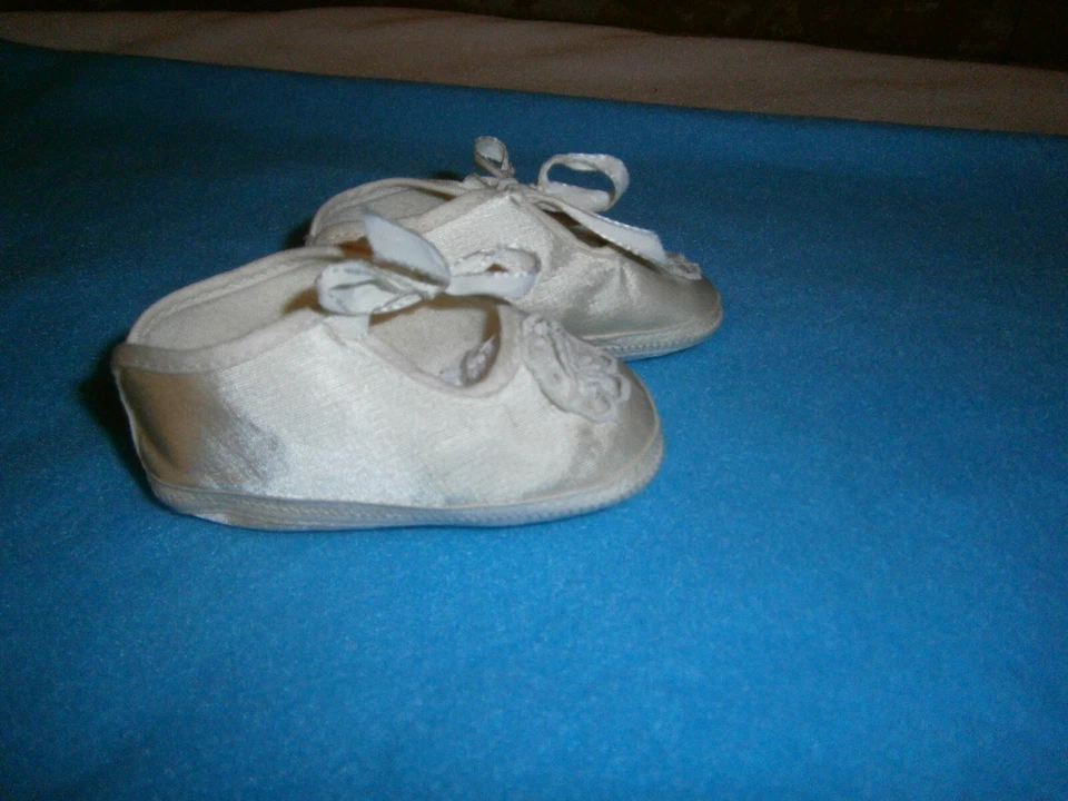 Gold Bug Infant Shoe, size 1 - Image 2 of 4