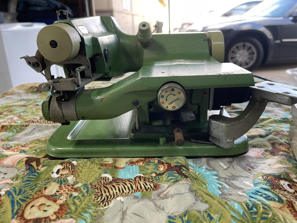 Vintage JUKI Baby Blindstitch CM606 Sewing Machine Solid Cast Metal