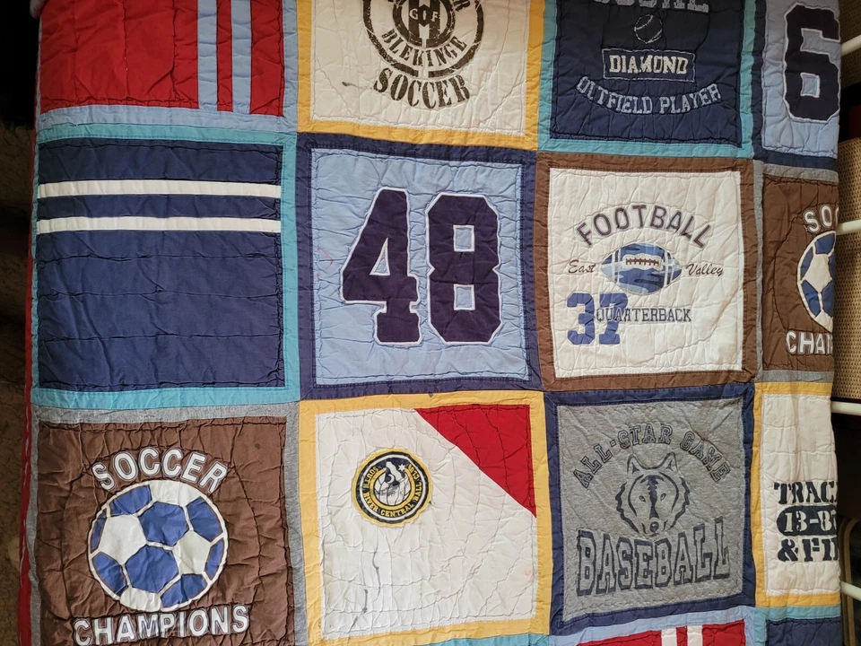 Ropa de cama infantil tamaño completo Pottery Barn niños temática deportiva 86"x84" Foto 3 de 4