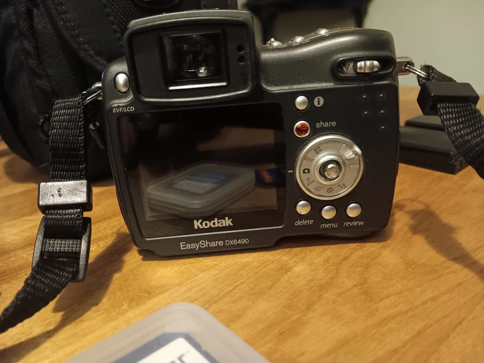 Kodak EasyShare DX6490 - 4.0MP Digital Camera - Black w/ LowePro Carrying Case - Image 2 of 4