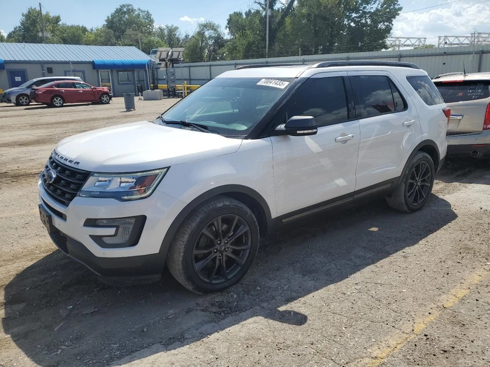 Used Rear Right Door Assembly Rear Side fits: 2017 Ford Explorer electric privac - Imagem 2 de 4