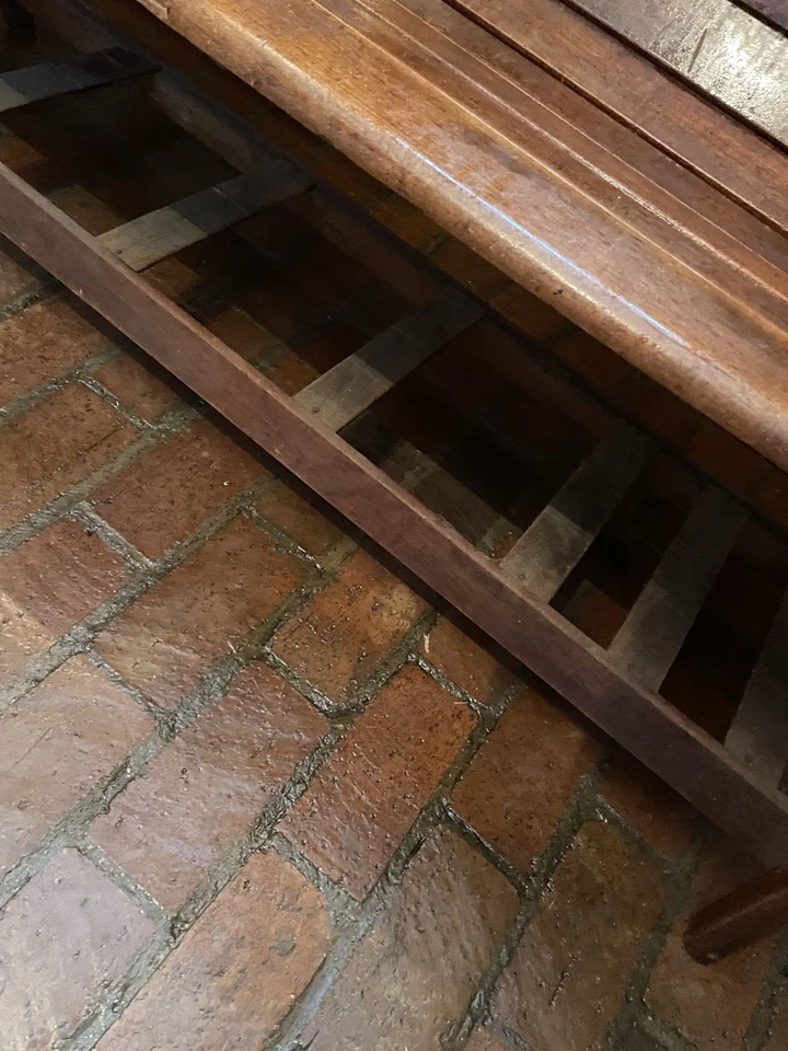 Banco de madera antiguo para iglesia - Muy bueno Foto 3 de 4