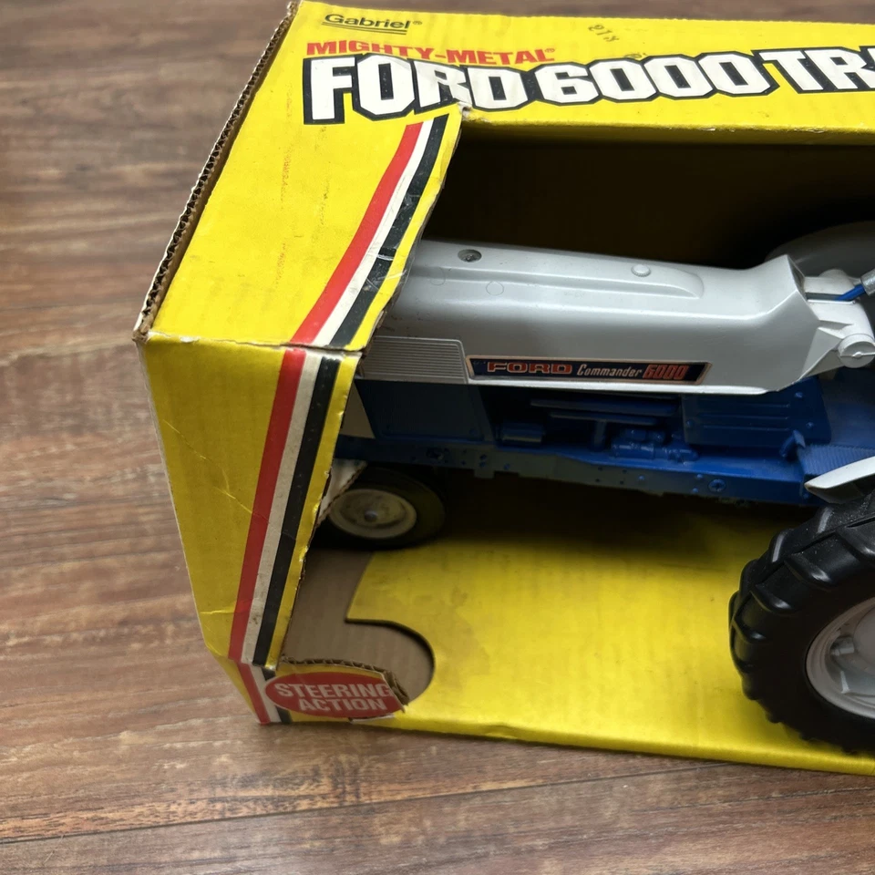 Ford Commander 6000 1965 Hubley Gabriel 1:12 azul blanco tractor agrícola, caja amarilla Foto 3 de 4