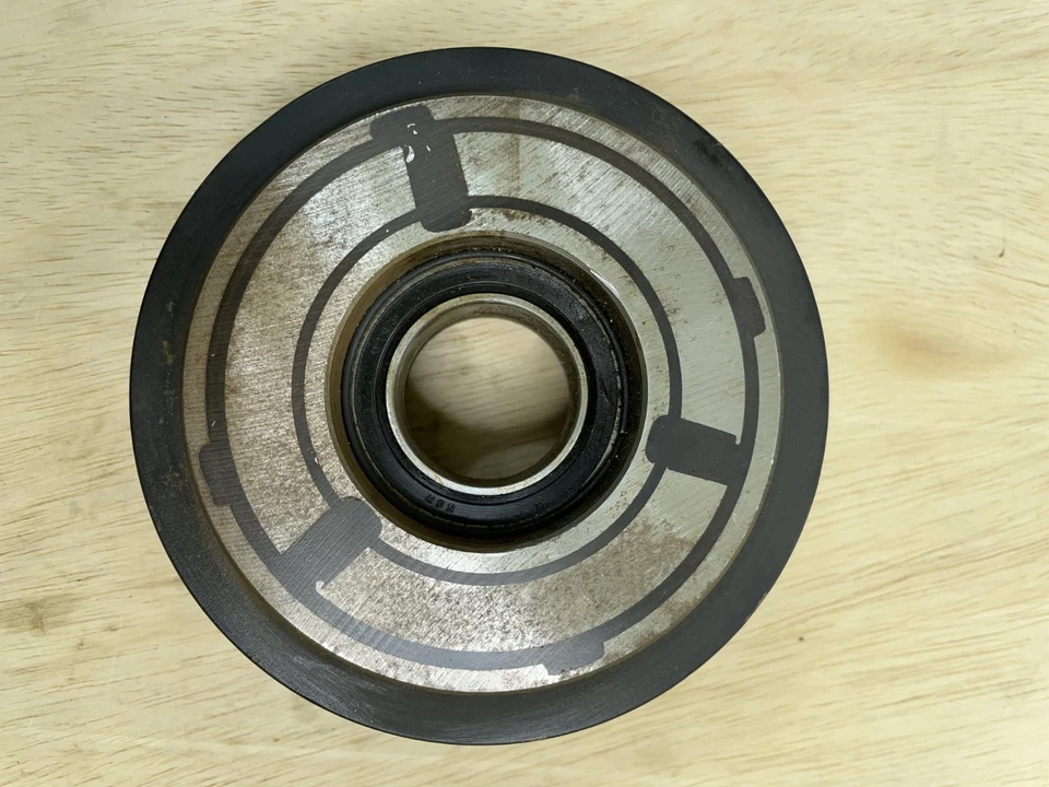 Compresor de aire acondicionado GM OEM polea única con cojinete 1973-76 Cadillac Nuevo de Lote Antiguo Foto 2 de 4