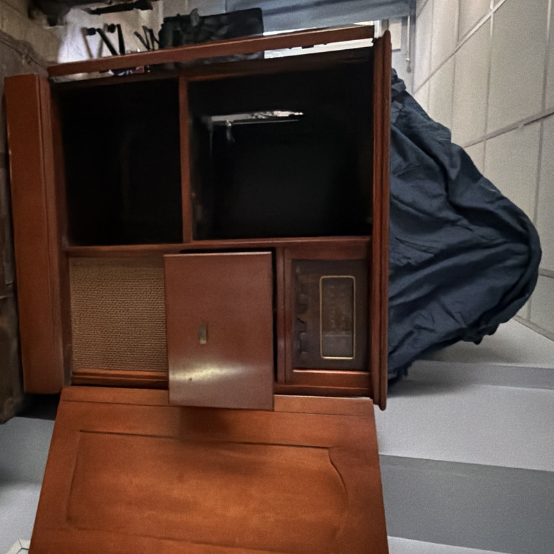 Magnavox Wood Cabinet Console Radio with Built-In Record Player Turntable