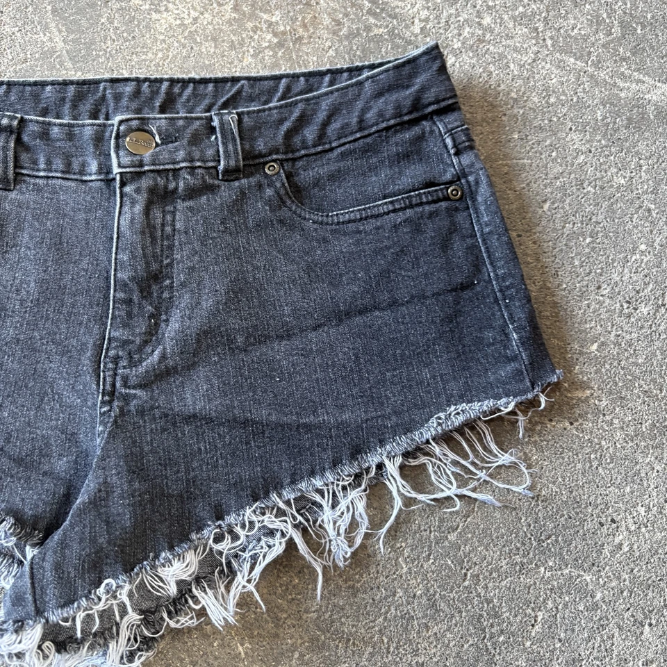 Pantalones Cortos LL Bean Para Mujer 12 Pequeños Negros Denim Desgastados Deshilachados Tiro Alto Informales Foto 3 de 4