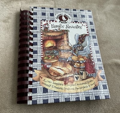 Family Favorites Cookbook (Everyday Cookbook Collection) Gooseberry Patch