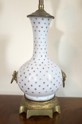 Antike Weiß & Gold Opalglas Vase als Lampe vergoldete Bronze Montierungen Löwenmaske - Bild 3 von 10