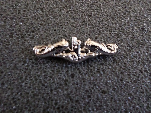 U.S MILITARY NAVY SILVER ENLISTED MEN SUBMARINE HAT PIN LAPEL PIN MINIATURE - Picture 7 of 10