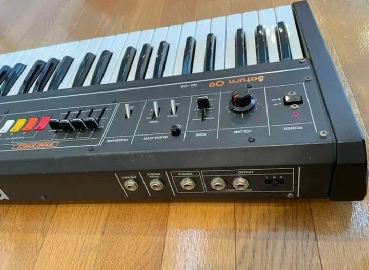 Roland SA-09 Saturn 09 Synthesizer Keyboard Vintage Music Instruments - Image 3 of 4