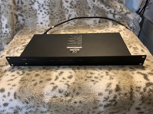 Qmoor 4x4 buffer amp, very nice unit. No scratches
