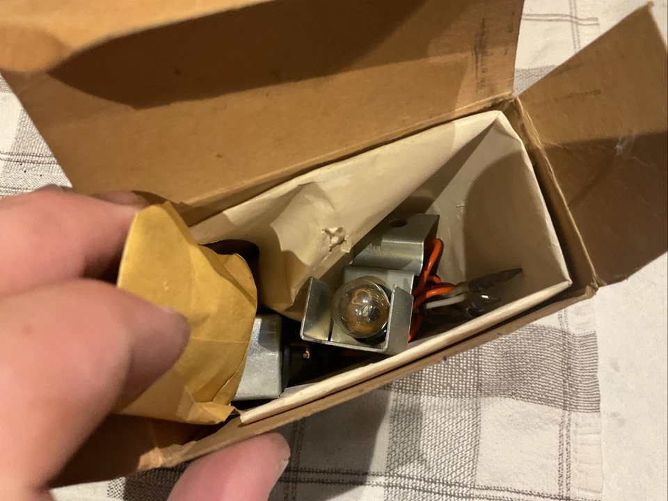 1962 Chevrolet Accessory Courtesy Lamp Kit Corvair 700-900 Series 985299 - Image 2 of 4