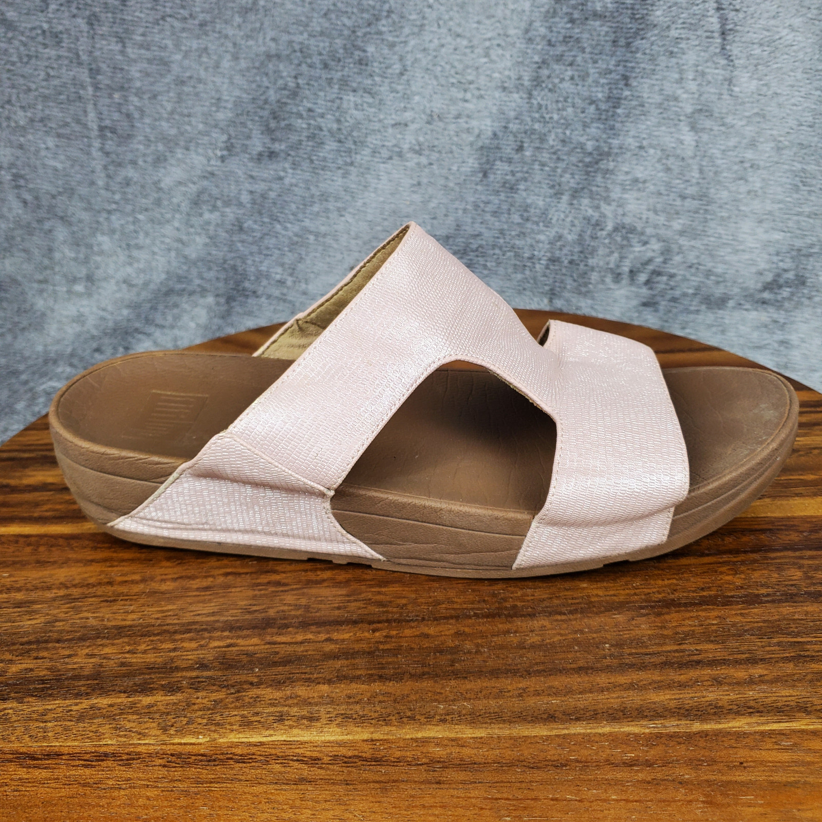 fitflop pink sandals