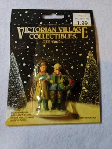 Victorian Village Collectibles Christmas 2002 Two Christmas Carolers Singing NEW