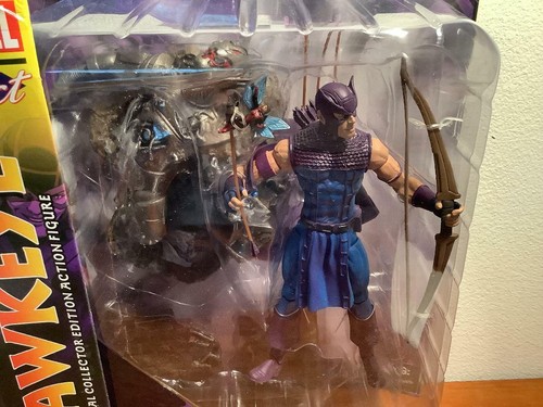 FIGURA DE ACCIÓN HAWKEYE DIAMOND SELECT 7" ESTUCHE NUEVO FRESCO - Imagen 2 de 9