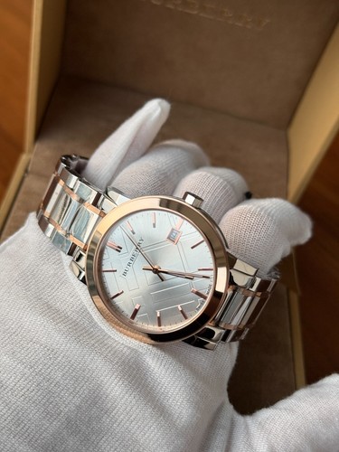 Reloj unisex Burberry City Check suizo de cuarzo de dos tonos de acero inoxidable BU9006 - Imagen 3 de 7