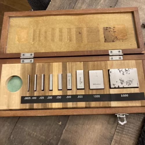 Mitutoyo Gage Block Set - model 516-931 - 9 pieces Grade 3 BE1-9-3F