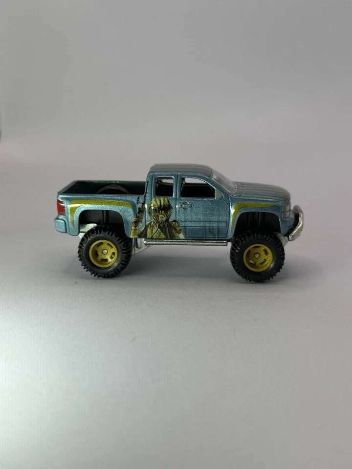 2014 风火轮星球大战赏金猎人雪佛兰索罗弗拉多越野 RR 宽松 — 第 3/4 张图片