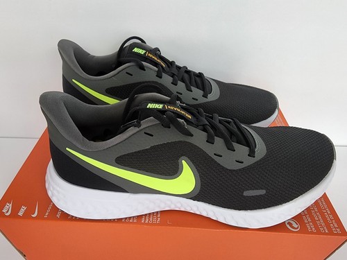 Nike REVOLUTION 5 Size 10 Mens Black Gold BQ3204-013 Mesh Athletic Shoes No Lid