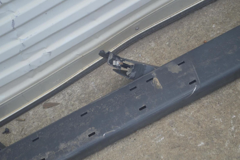 Chevy Silverado 1500 2014-2019 estribo lado izquierdo del conductor placa de escalón OEM Foto 4 de 4