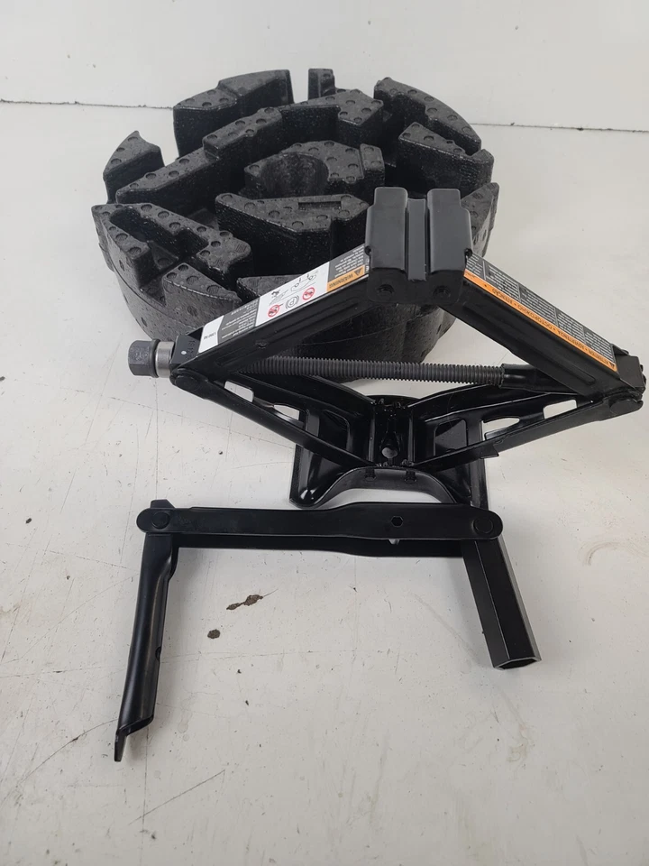 Chevrolet Impala 2013-2019 kit de gato con espuma, original OEM Foto 3 de 4