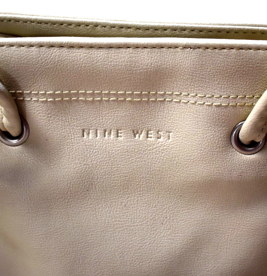 Bolso de Hombro Estilo Cubo Nine West Años 90 Crema Blanco Imitación Cuero Vegano De Colección Foto 2 de 4