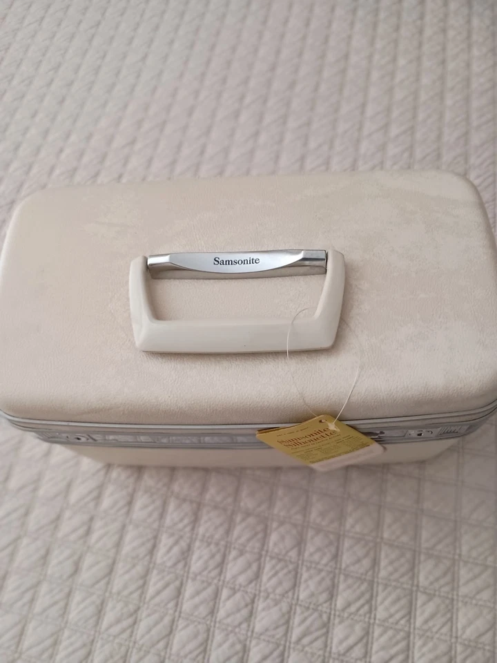 Samsonite Silhouette NWT & Keys Ladies Beauty Case Dover White Hard Shell - Image 3 of 4