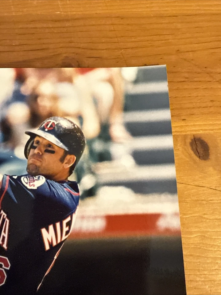 Foto autografiada de los gemelos de Minnesota de Doug Mientkiewicz 8x10 autenticación PSA Foto 3 de 4
