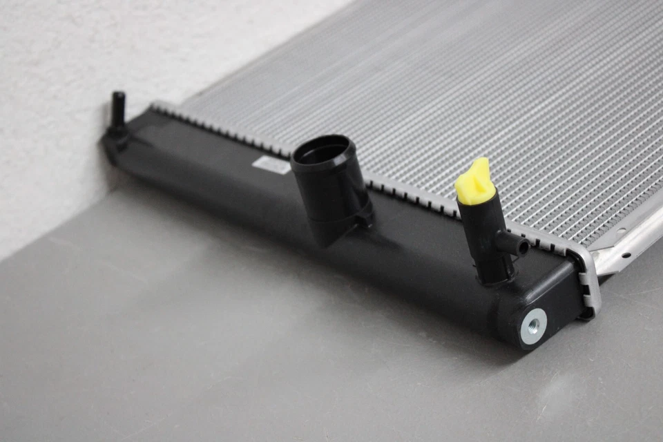 2010 2011 TOYOTA PRIUS 1.8L COMPLETE RADIATOR - Изображение 4 из 4