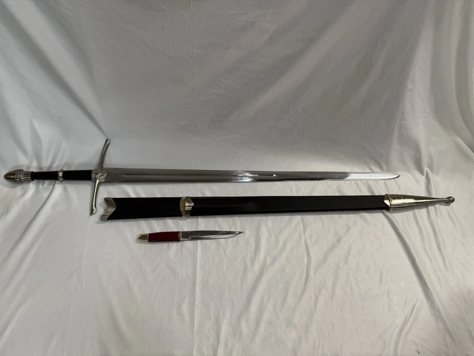 Lord Of The Rings Strider Sword Replica  - Image 3 of 4