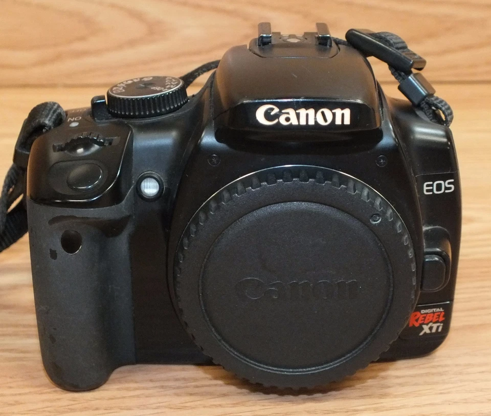 *FOR PARTS* Canon EOS Rebel XTi (DS126151) 8.1V Digital Camera **READ** - Image 4 of 4