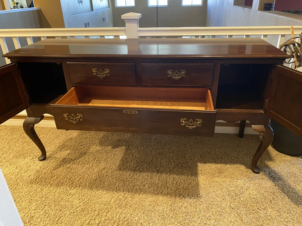 Aparador vintage Ethan Allen Queen Anne #11-6207 Foto 2 de 4