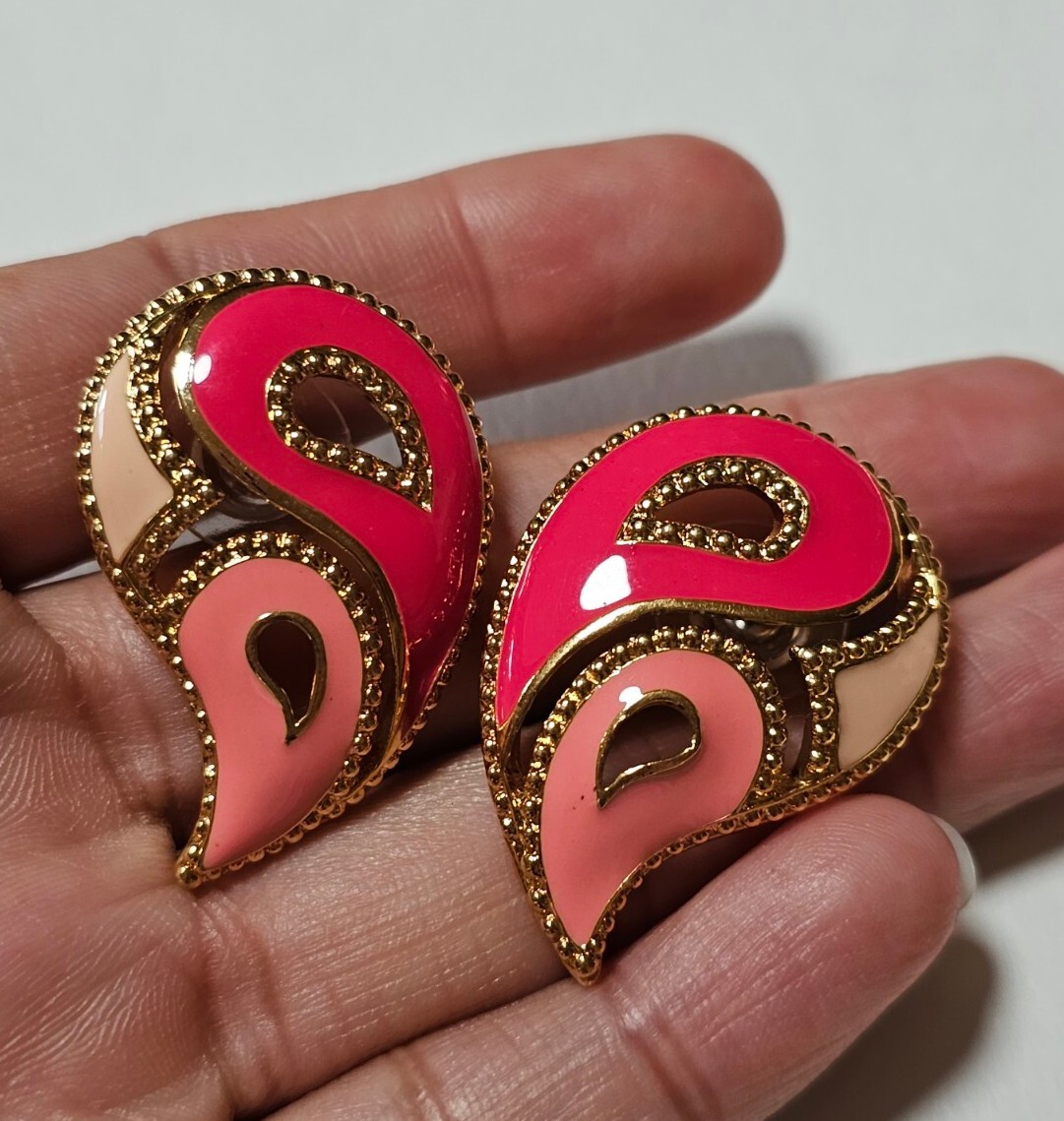 ■VINTAGE HOLLYWOOD■ Octagon Key Earrings VH2379EA002B Vintage Signed Avon of Belleville Faux-Topaz Clip Earrings