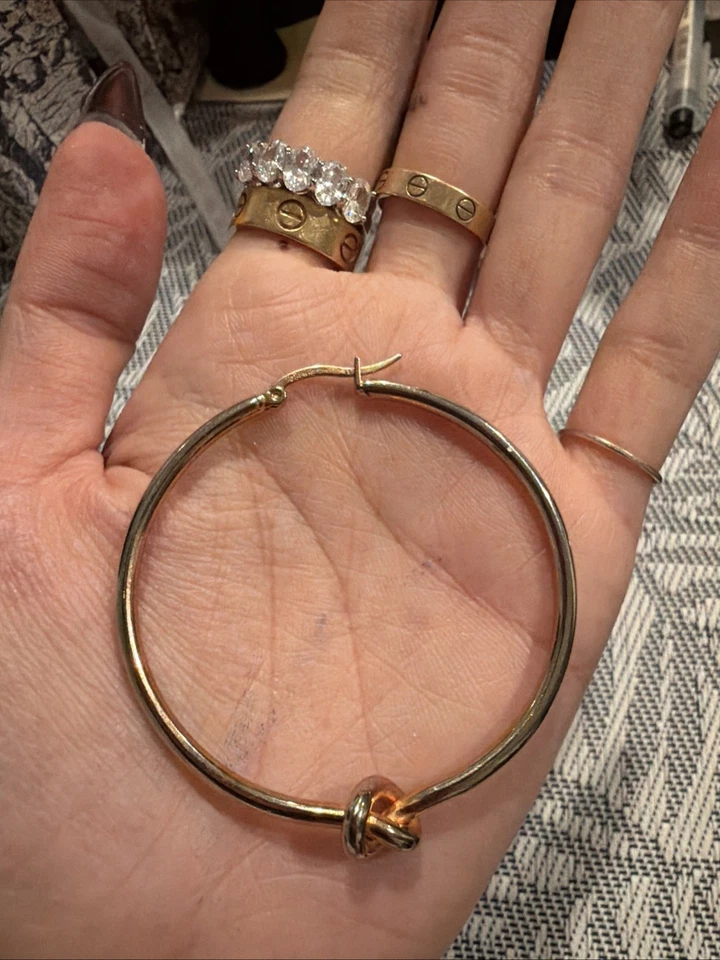 Pendientes tipo argolla con nudo grande Céline Phoebe Philo • Chapados en oro Foto 2 de 4