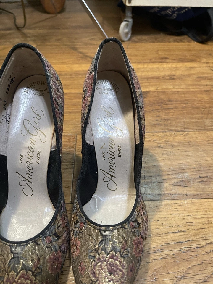 Zapatos de salón para mujer American Girl florales lamé 4" tacón de madera estrecho talla 7 AA de colección Foto 4 de 4