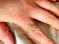 18k Hallmarked Yellow Gold Adjustable Wrap Flower Ring Clear Stone Decluttering