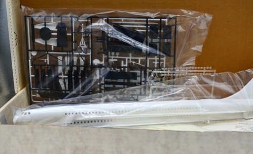 CONCORDE SUPERSONIC AIRLINER PLASTIC MODEL KIT, 1/100 SCALE, 23" LONG, MADE USA - Picture 5 of 17
