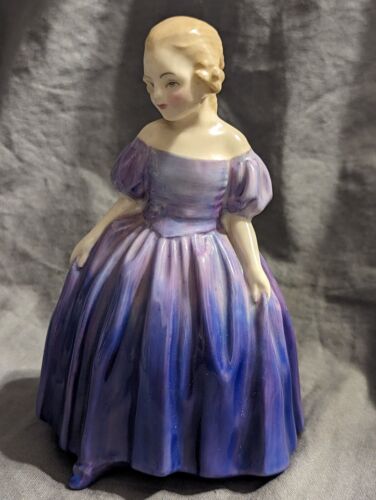 Royal Doulton England "Marie", #HN 1370, 4 3/4" Tall, Vintage - PREOWNED - Picture 2 of 17