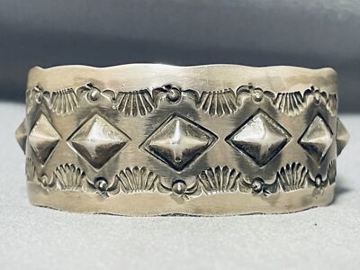 アクセサリー SIGNED AUTHENTIC VINTAGE NAVAJO BRACELET ORNAMENTAL VINTAGE NAVAJO SIGNED STERLING SILVER STAR STAMPED