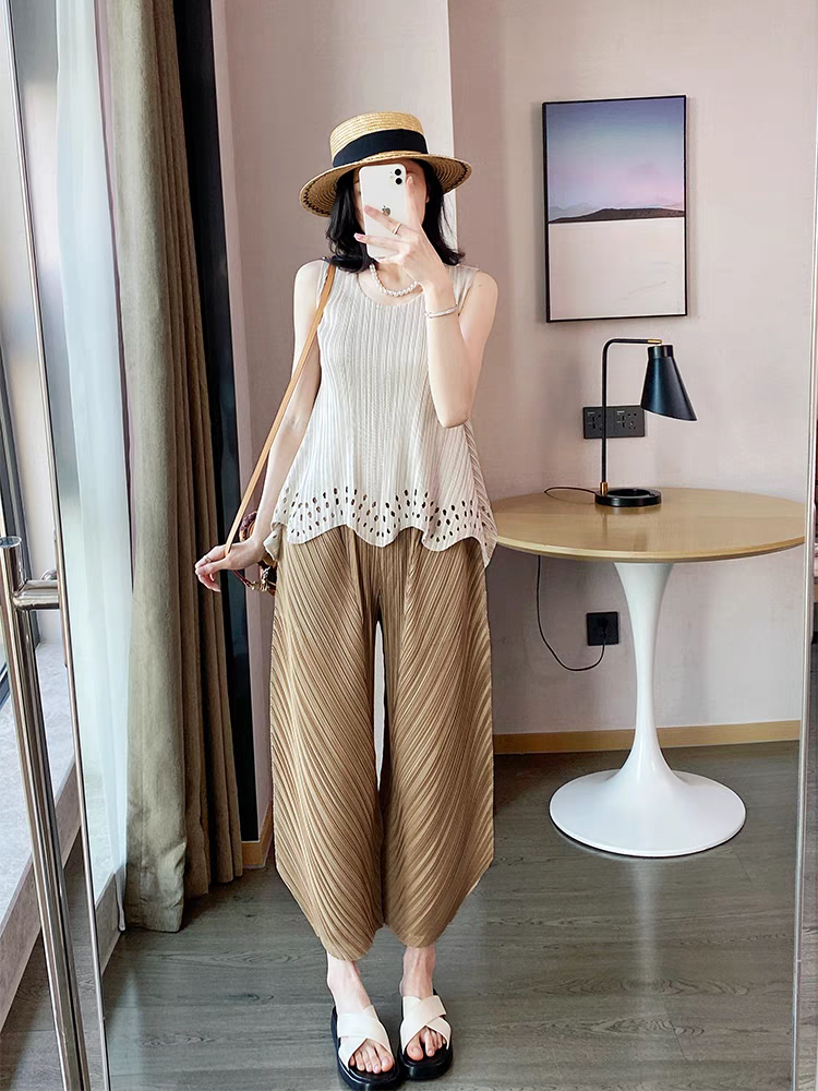 Pleats Please Issey Miyake Fabric Pleated Lantern Pants Pleats Please Issey Miyake Fabric Pleated Lantern Pants